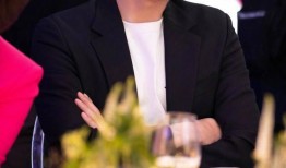 最新圈内爆料李易峰中秋,神秘事件引热议